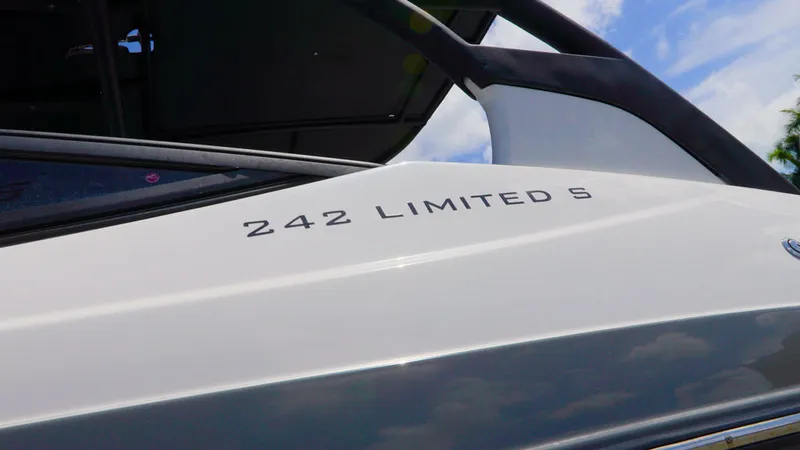 Slide: The Image of Yamaha 242 Limited S E-Series 2019 - 1