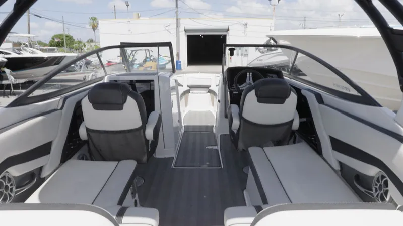 Slide: The Image of Yamaha 242 Limited S E-Series 2019 - 13