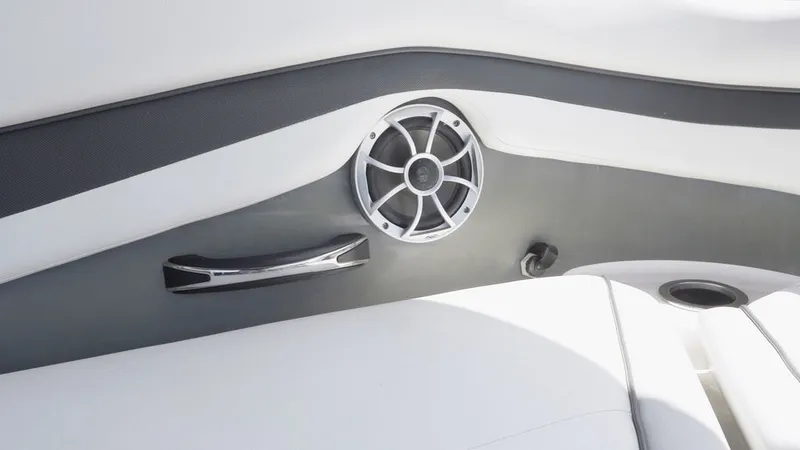 Slide: The Image of Yamaha 242 Limited S E-Series 2019 - 3