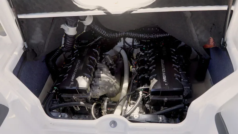 Slide: The Image of Yamaha 242 Limited S E-Series 2019 - 5