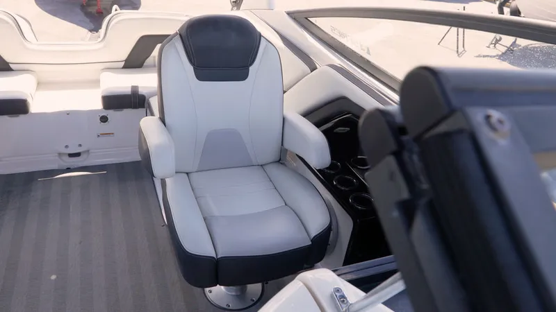 Slide: The Image of Yamaha 242 Limited S E-Series 2019 - 6