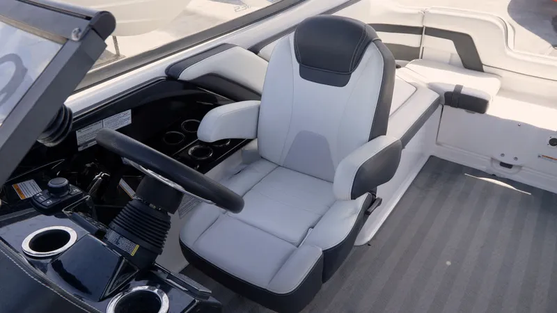 Slide: The Image of Yamaha 242 Limited S E-Series 2019 - 7