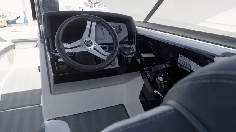 Slide: The Image of Yamaha 242 Limited S E-Series 2019 - 8