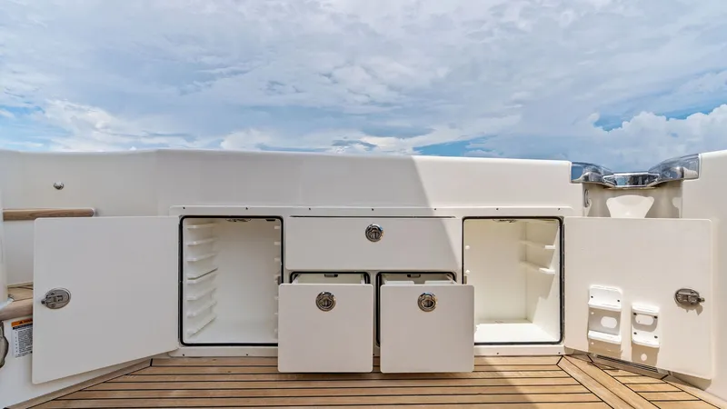 Slide: The Image of Riviera 57 Enclosed Bridge 2021 - 11