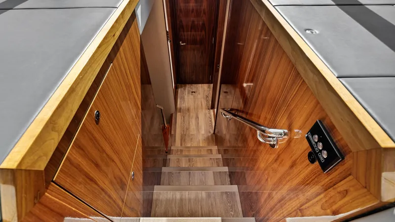Slide: The Image of Riviera 57 Enclosed Bridge 2021 - 72
