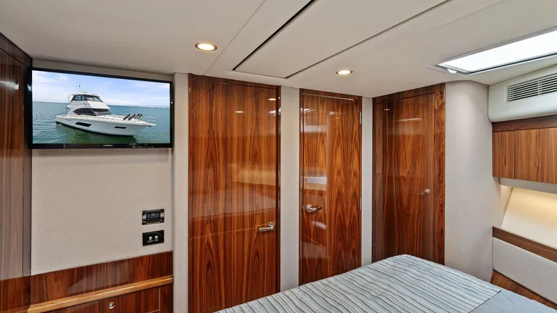 Slide: The Image of Riviera 57 Enclosed Bridge 2021 - 68