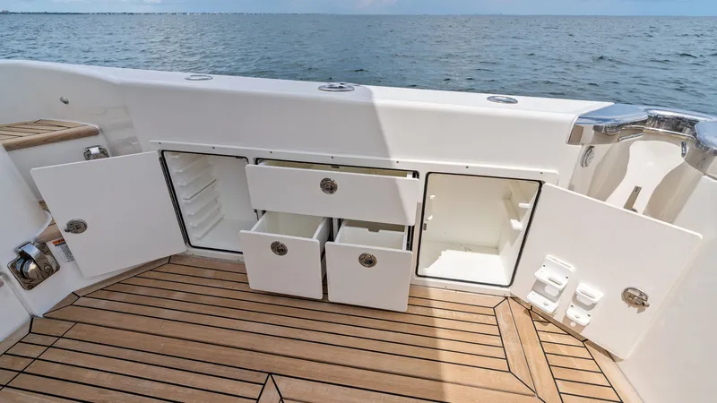 Slide: The Image of Riviera 57 Enclosed Bridge 2021 - 12