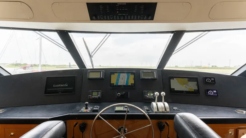 Slide: The Image of Viking 65 Enclosed Bridge 2001 - 1
