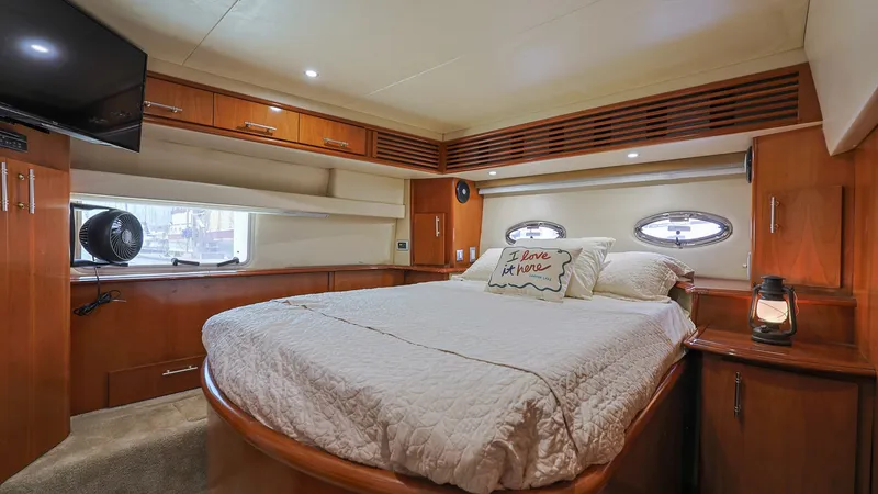 Slide: The Image of Carver Yachts 396 Motor Yacht 2006 - 26