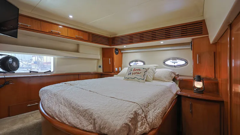 Slide: The Image of Carver Yachts 396 Motor Yacht 2006 - 25