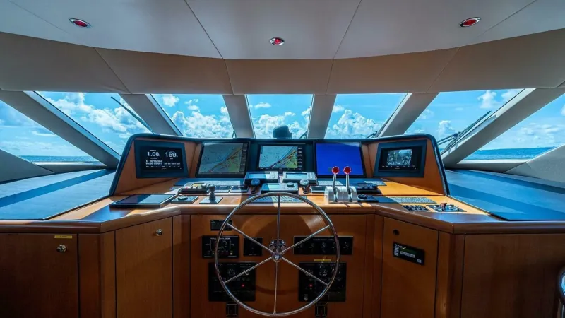 Slide: The Image of Hatteras 100 Raised Pilothouse 2003 - 39