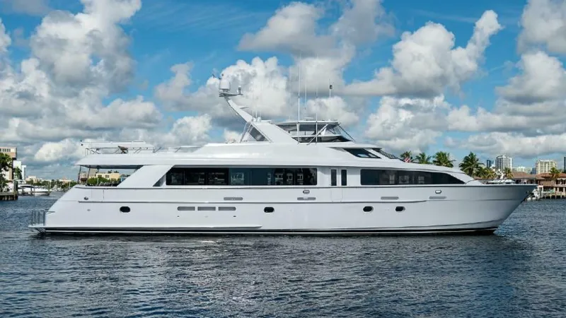 The Image of Hatteras 100 Raised Pilothouse 2003 - 0