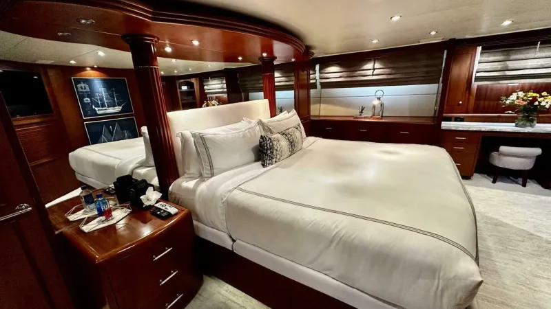 Slide: The Image of Hatteras 100 Raised Pilothouse 2003 - 18