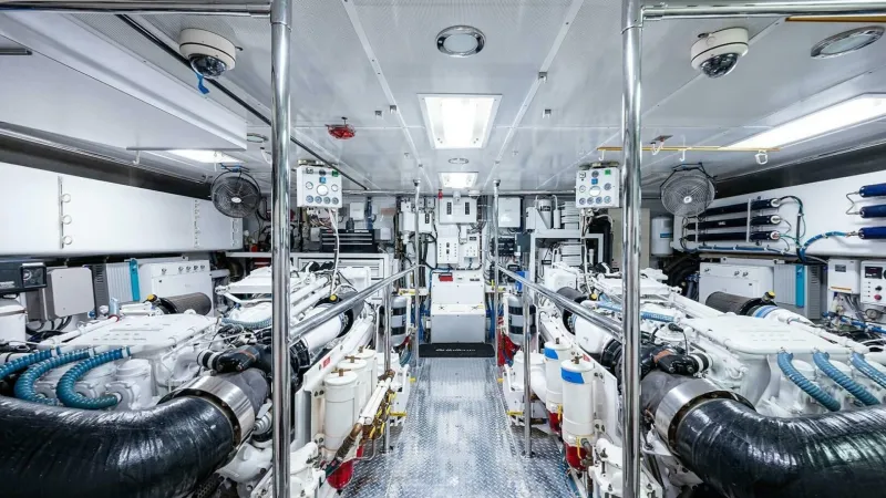 Slide: The Image of Hatteras 100 Raised Pilothouse 2003 - 77