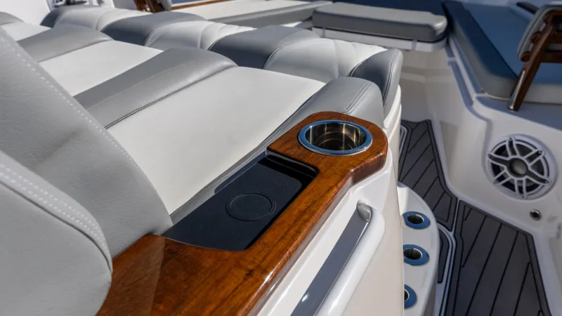Slide: The Image of Everglades 455 Center Console 2024 - 4