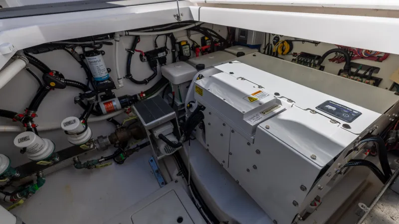 Slide: The Image of Everglades 455 Center Console 2024 - 32