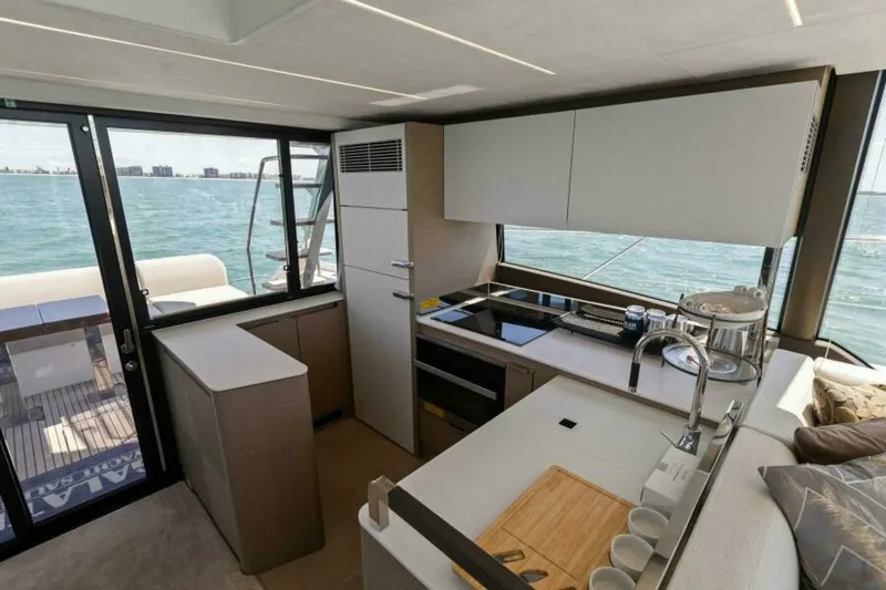 Slide: The Image of Prestige 590 Flybridge 2022 - 11