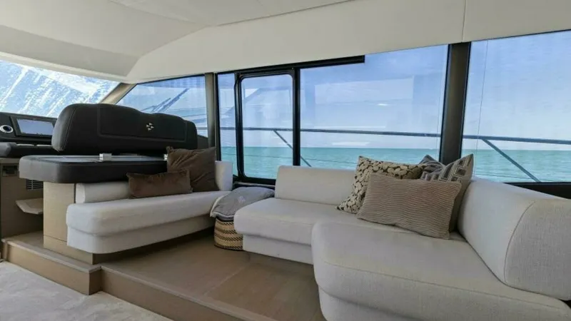 Slide: The Image of Prestige 590 Flybridge 2022 - 15