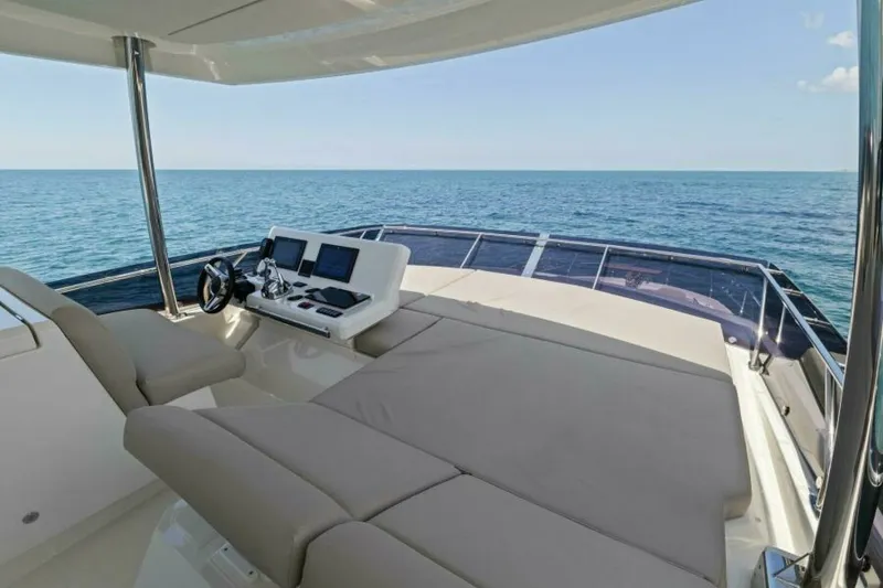 Slide: The Image of Prestige 590 Flybridge 2022 - 3