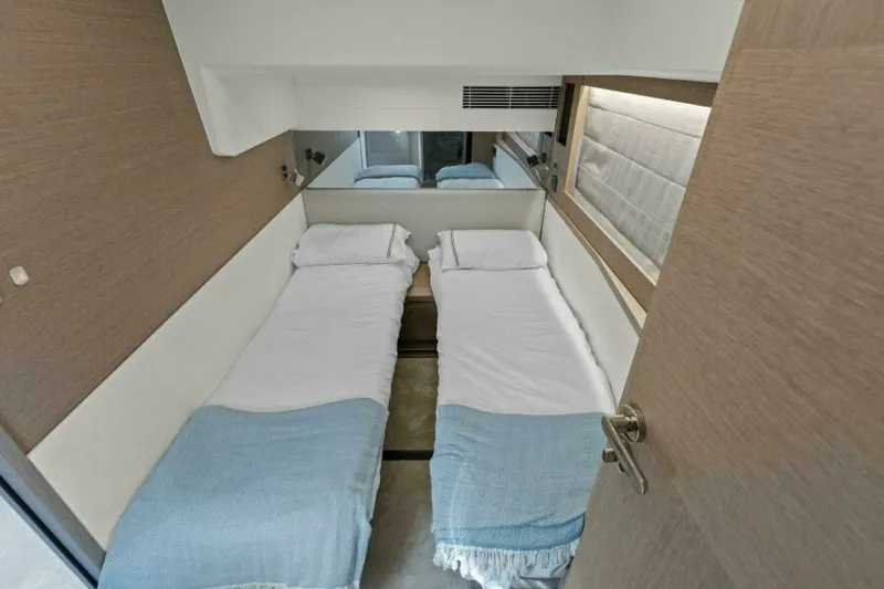 Slide: The Image of Prestige 590 Flybridge 2022 - 39