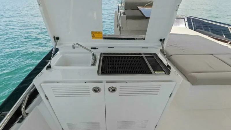 Slide: The Image of Prestige 590 Flybridge 2022 - 49