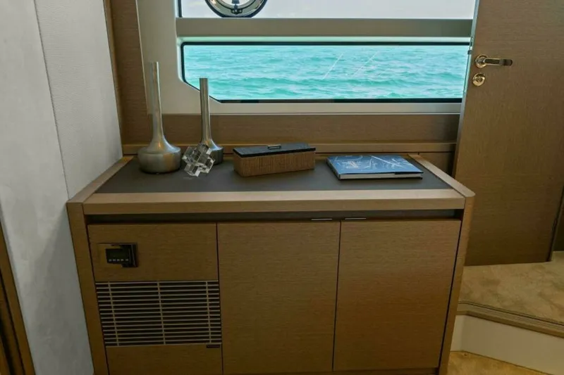 Slide: The Image of Prestige 590 Flybridge 2022 - 26