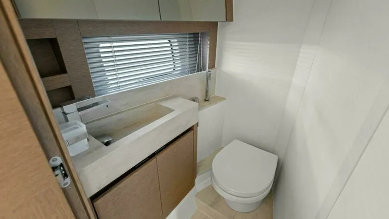 Slide: The Image of Prestige 590 Flybridge 2022 - 41
