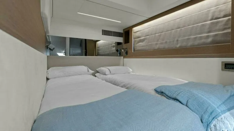 Slide: The Image of Prestige 590 Flybridge 2022 - 40