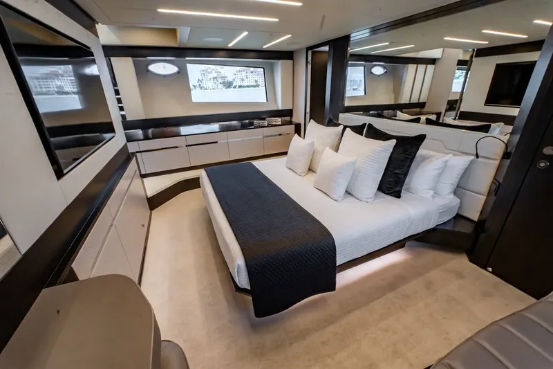 Slide: The Image of Pershing 8X 2019 - 48