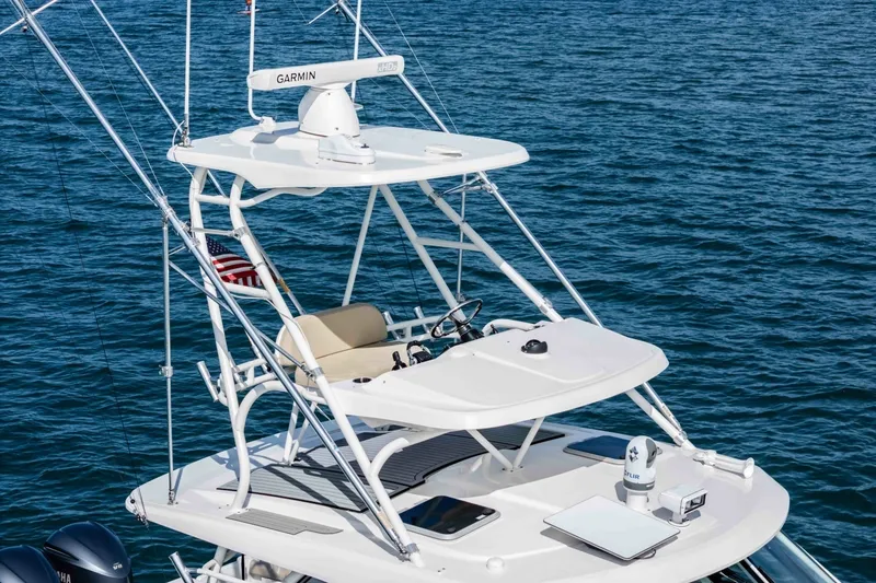 Slide: The Image of Pursuit 385 Offshore 2018 - 3