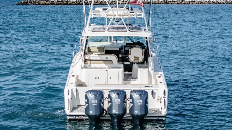 Slide: The Image of Pursuit 385 Offshore 2018 - 29