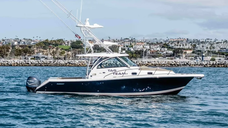 The Image of Pursuit 385 Offshore 2018 - 0
