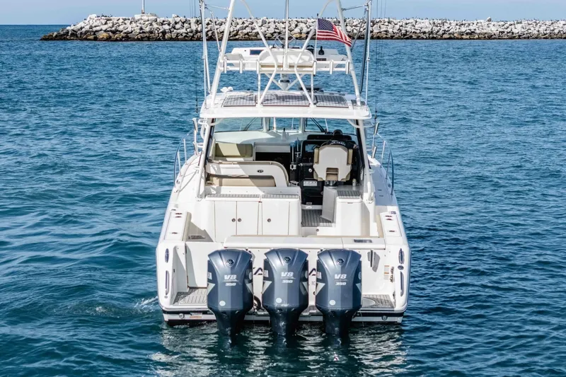 Slide: The Image of Pursuit 385 Offshore 2018 - 34