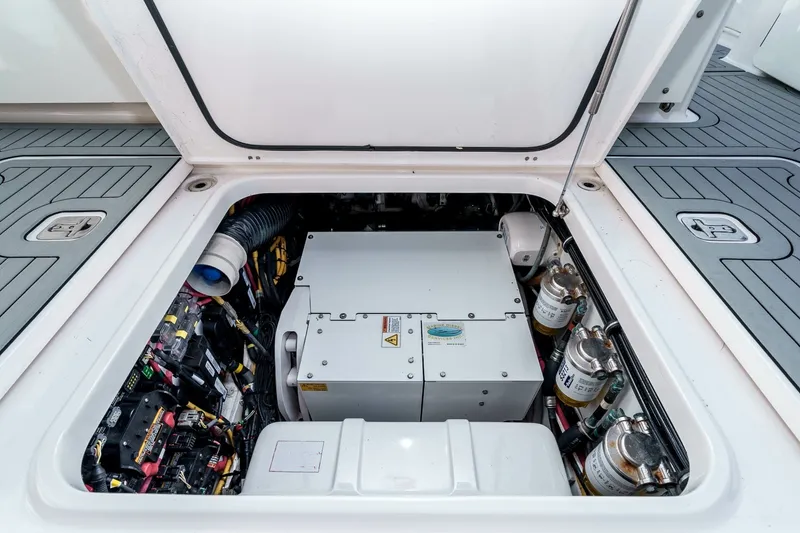 Slide: The Image of Pursuit 385 Offshore 2018 - 19
