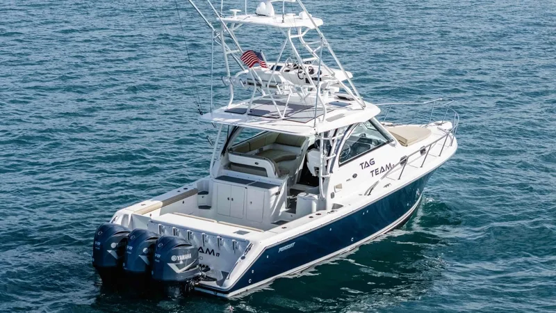 Slide: The Image of Pursuit 385 Offshore 2018 - 28