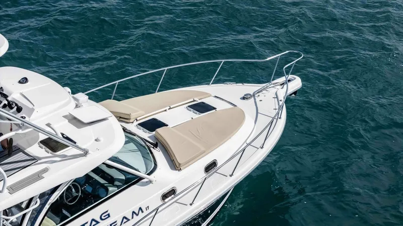 Slide: The Image of Pursuit 385 Offshore 2018 - 24