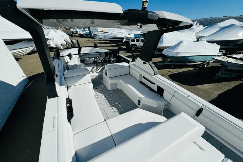 Slide: The Image of Aviara AV28 Surf 2024 - 16