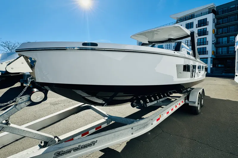 Slide: The Image of Aviara AV28 Surf 2024 - 2