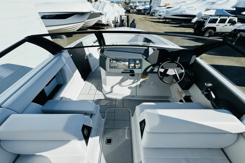 Slide: The Image of Aviara AV28 Surf 2024 - 23