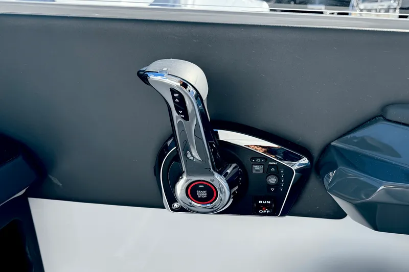 Slide: The Image of Aviara AV28 Surf 2024 - 26