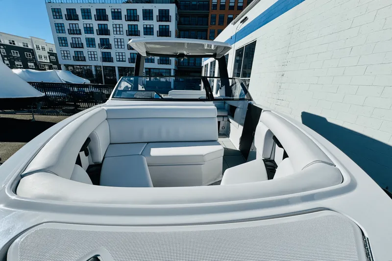 Slide: The Image of Aviara AV28 Surf 2024 - 27