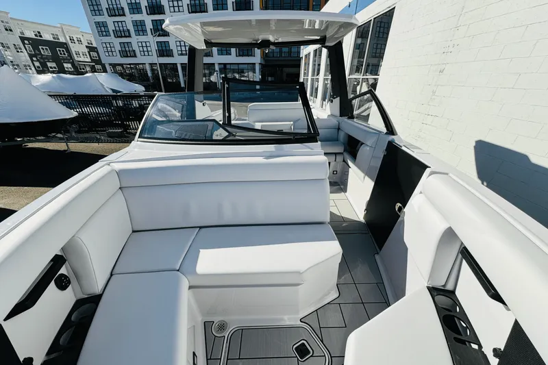 Slide: The Image of Aviara AV28 Surf 2024 - 28