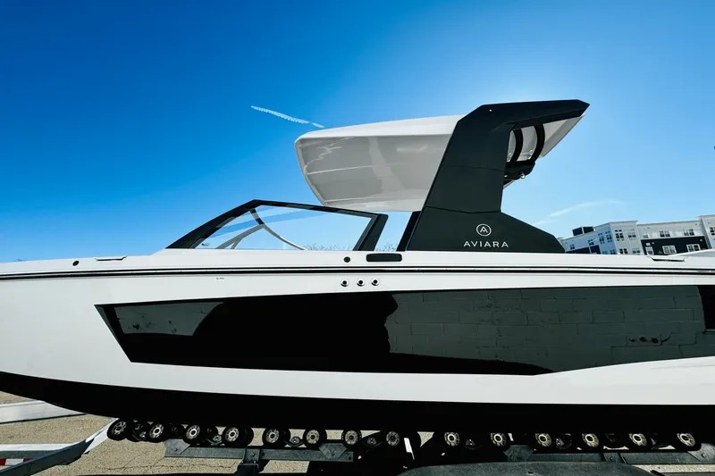 Slide: The Image of Aviara AV28 Surf 2024 - 3