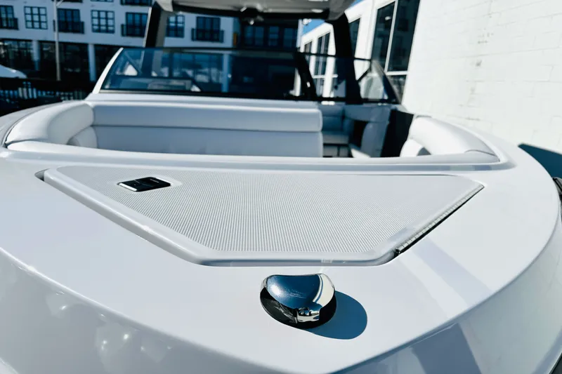 Slide: The Image of Aviara AV28 Surf 2024 - 30