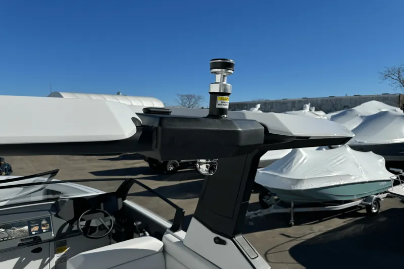 Slide: The Image of Aviara AV28 Surf 2024 - 34