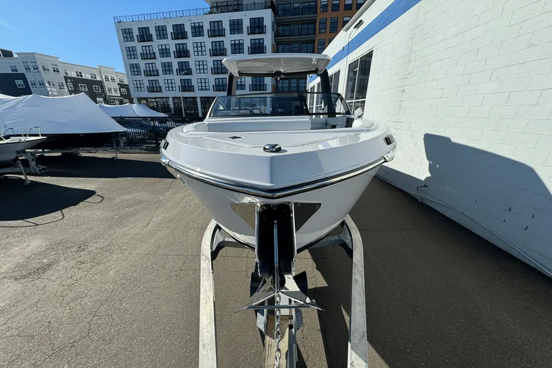 Slide: The Image of Aviara AV28 Surf 2024 - 4