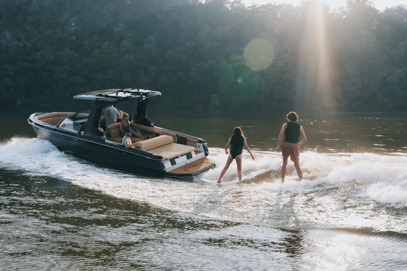 Slide: The Image of Aviara AV28 Surf 2024 - 40