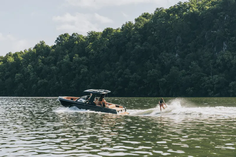 Slide: The Image of Aviara AV28 Surf 2024 - 41