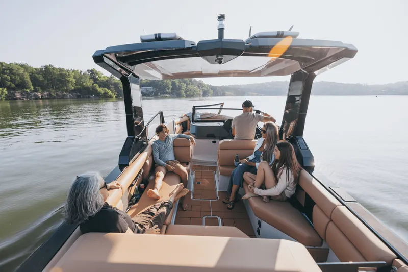 Slide: The Image of Aviara AV28 Surf 2024 - 44