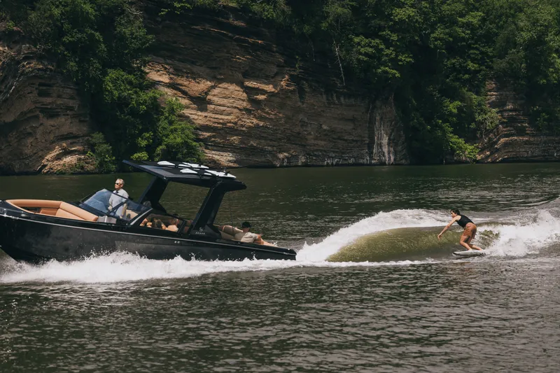 Slide: The Image of Aviara AV28 Surf 2024 - 46